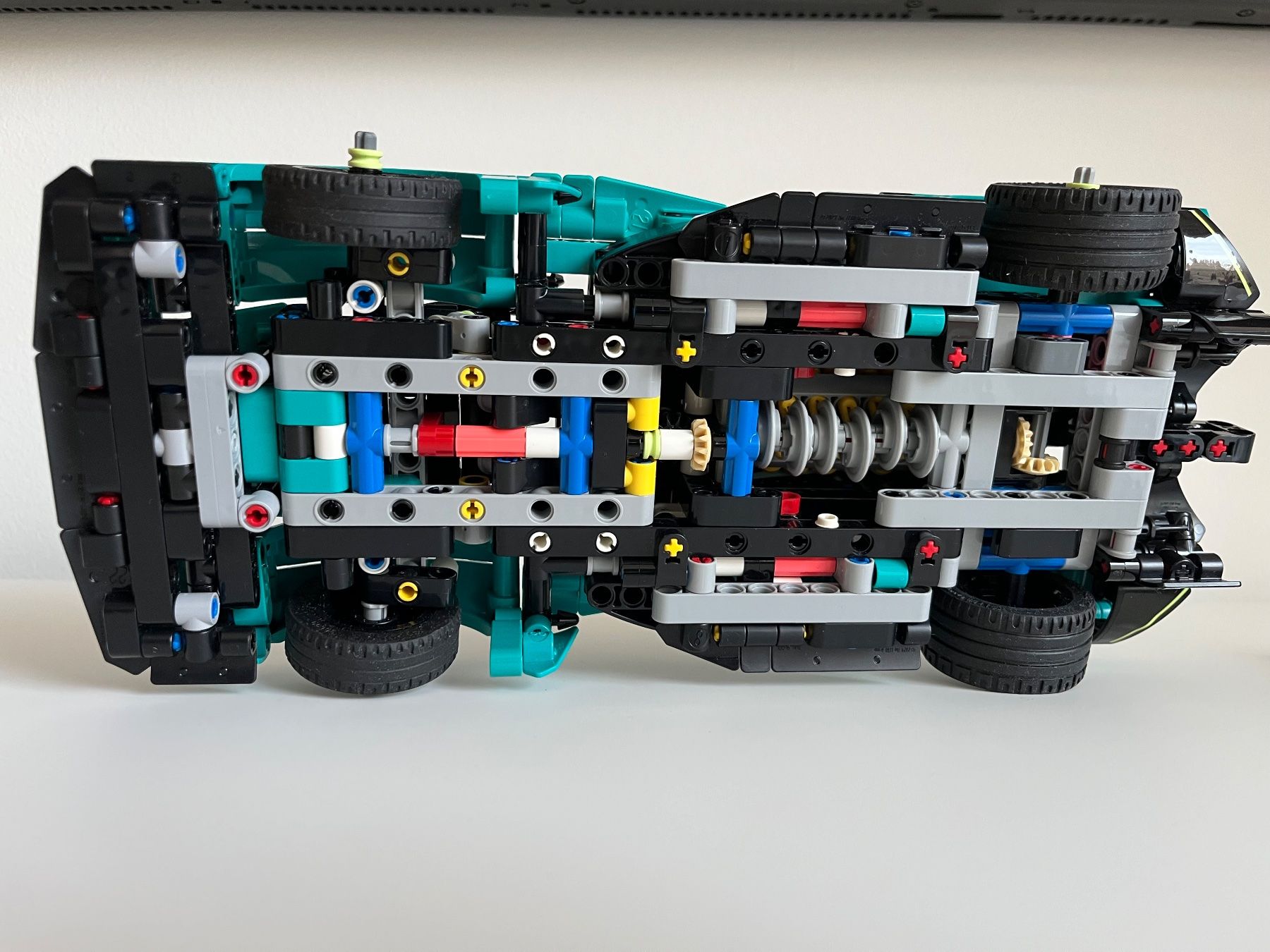 Lego Giocattoli: LEGO Technic Aston Martin Valkyrie 707 Teile – Usato da Stäfa venduto da Exclusive0 3