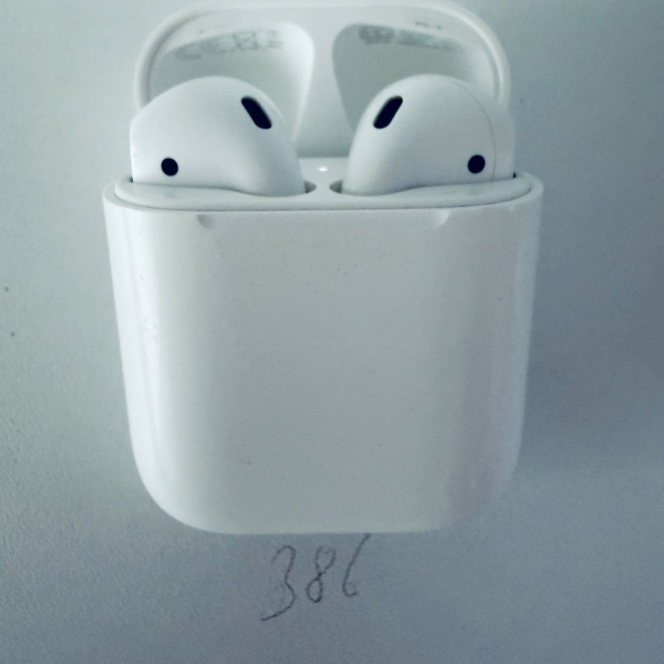 Apple Cuffie: Original Apple AirPods 2 Gen. Wireless Kopfhörer & Case – Usato da Basel venduto da MY.AIRPODS.SHOP