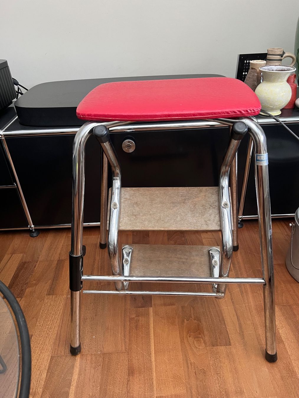 Hocker: Tritthocker Vintage Rot – Gebraucht aus Jona von Sariksa 4