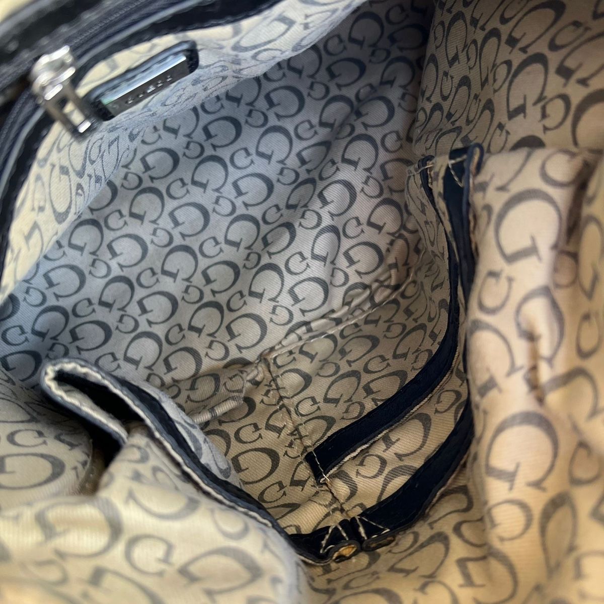 Guess Borse da donna: Guess Handtasche, mittlere Grösse – Usato da Eggenwil venduto da CNSRVINTAGE 5