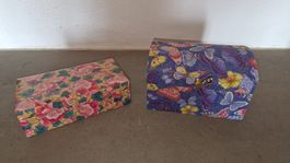 Zwei Schmuckschatullen mit Blumen und Schmetterlingen Vintag