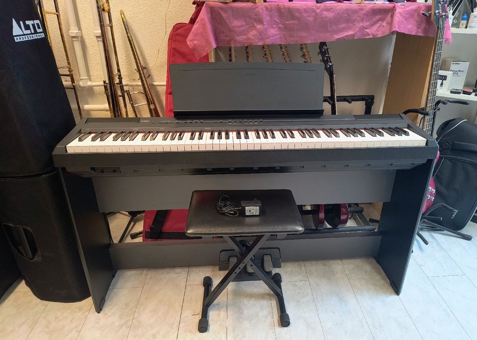 Yamaha Musikinstrumente: E-Piano Yamaha P-105 – Gebraucht aus Unterägeri von Trumpets5 1