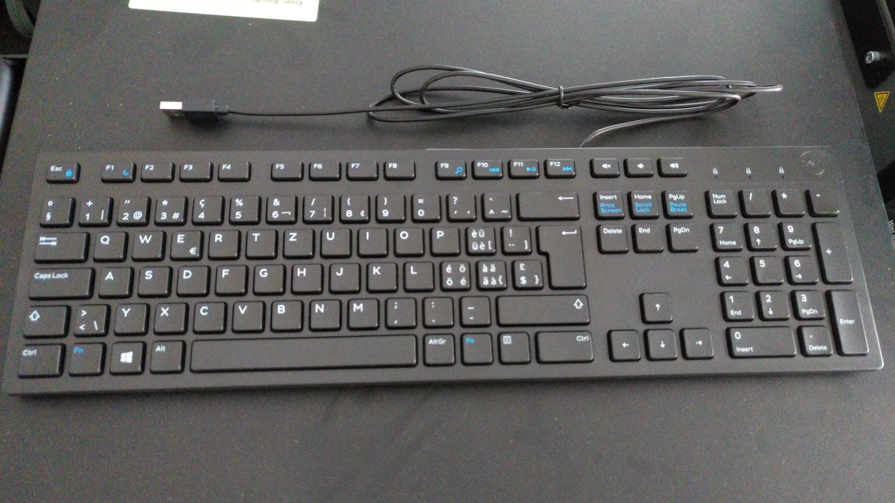 Dell Claviers: Neue Dell kabelgebundene Tastatur in Originalverpackung – Neuf avec emballage d'origine à Zürich par sar_7qmm 1