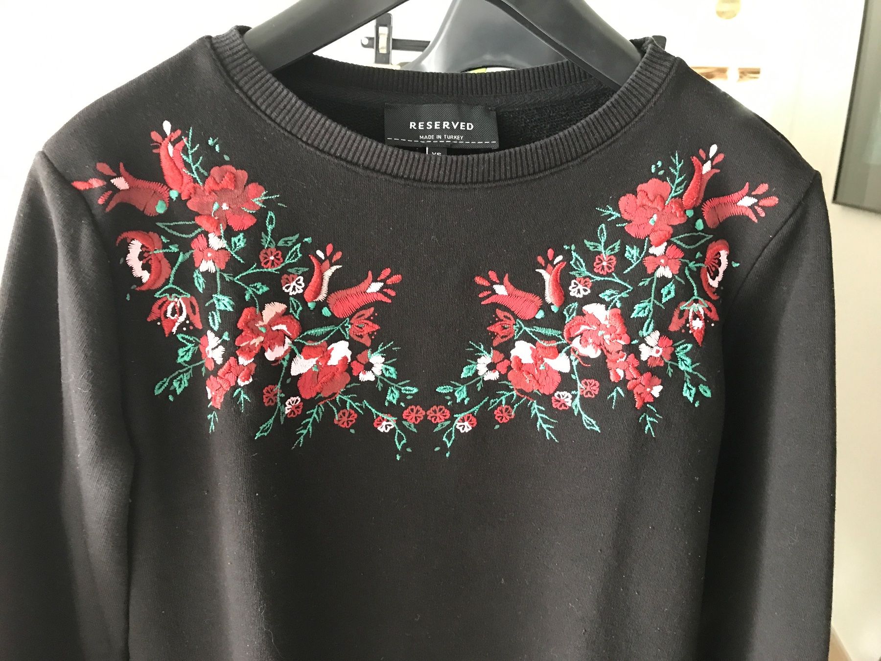 Maglioni & Felpe: RESERVED Pullover XS in Schwarz – Usato da Glattfelden venduto da Danshari 1