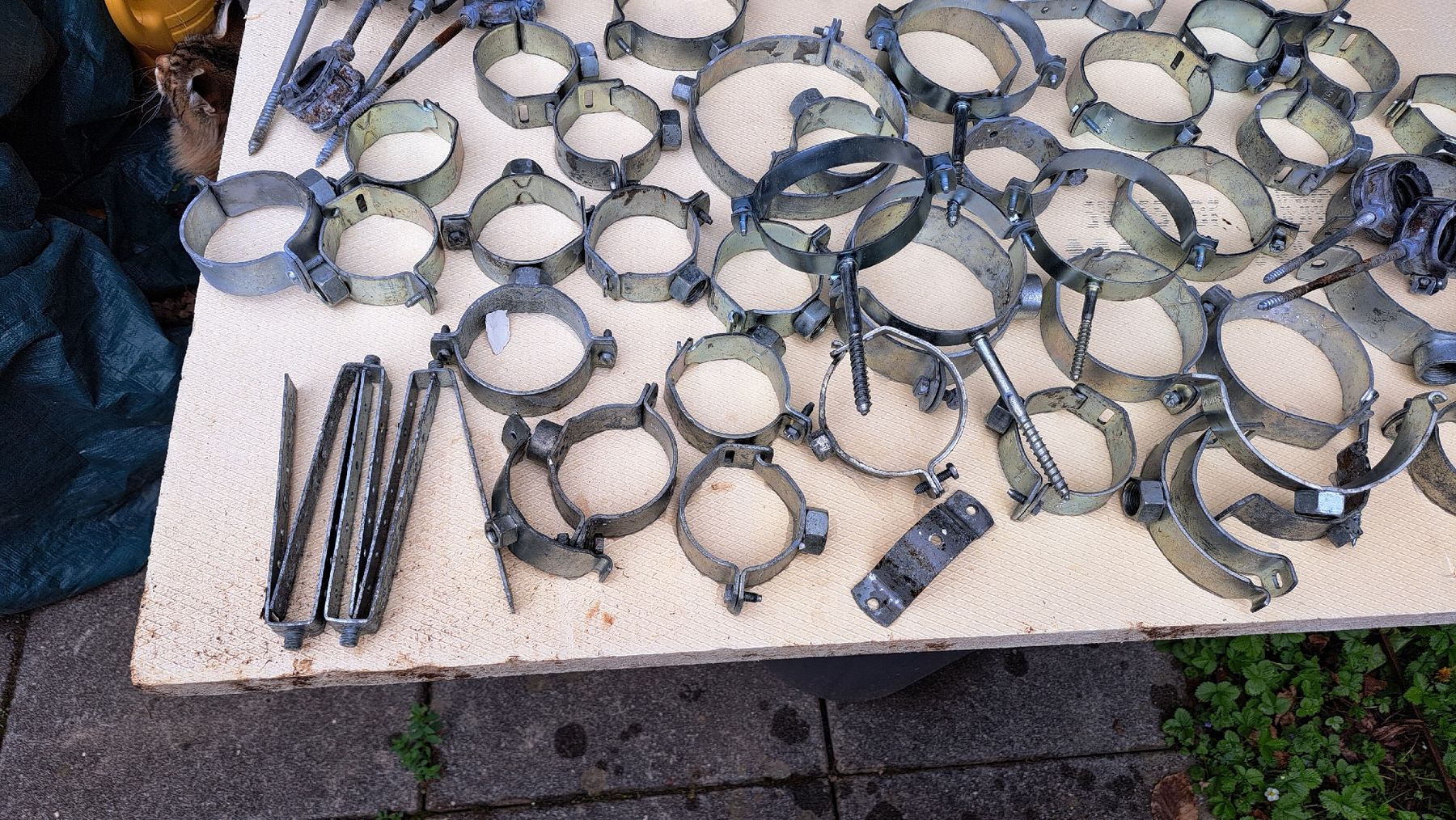 Fixations: Rohrschellen - fast alle neu – D'occasion à Preles par crazydream 2