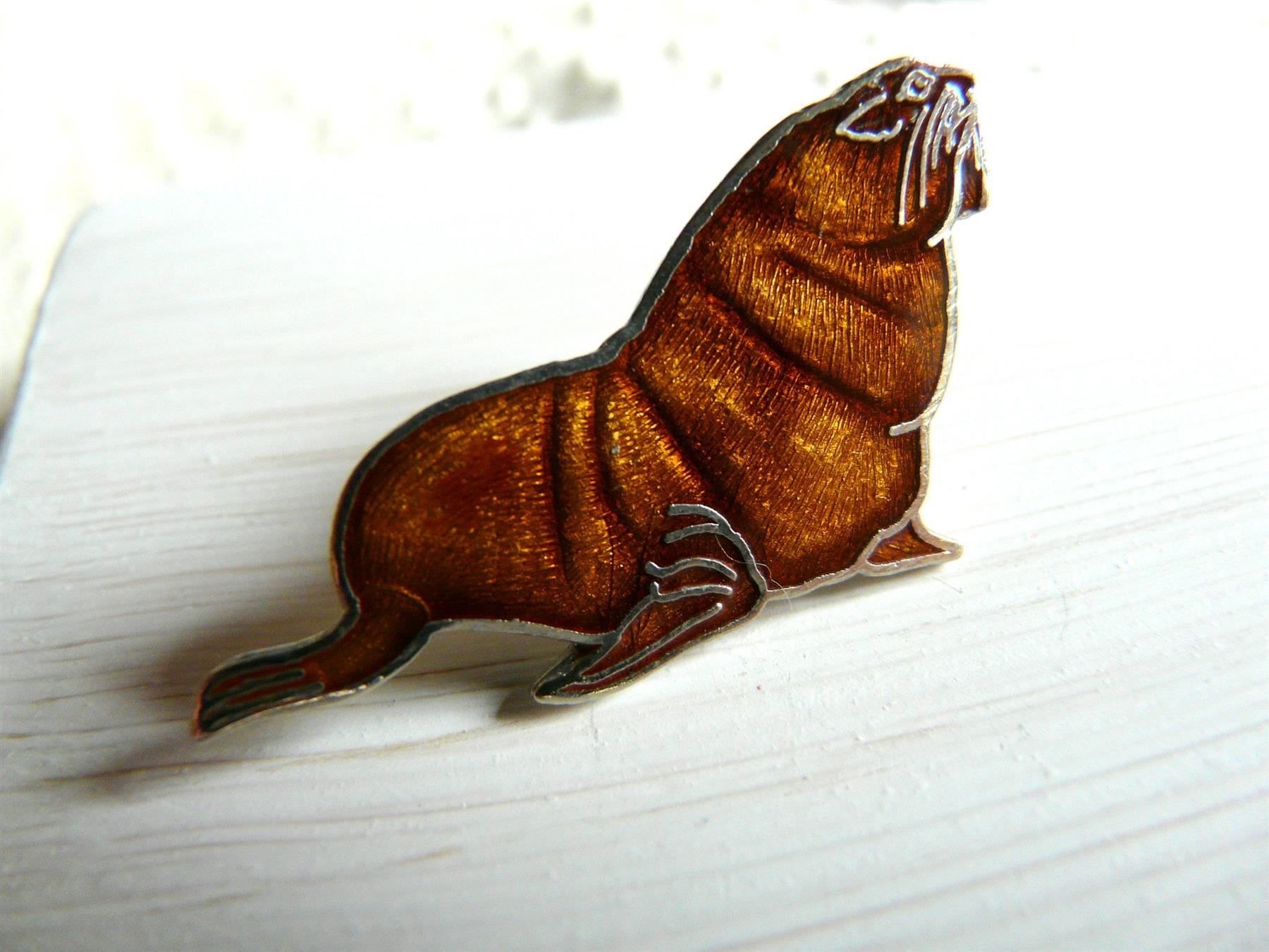 Placchette & Badge: • Morse Walross walrus  - pin M6A.24 – Usato da Pully venduto da websurfer1 2