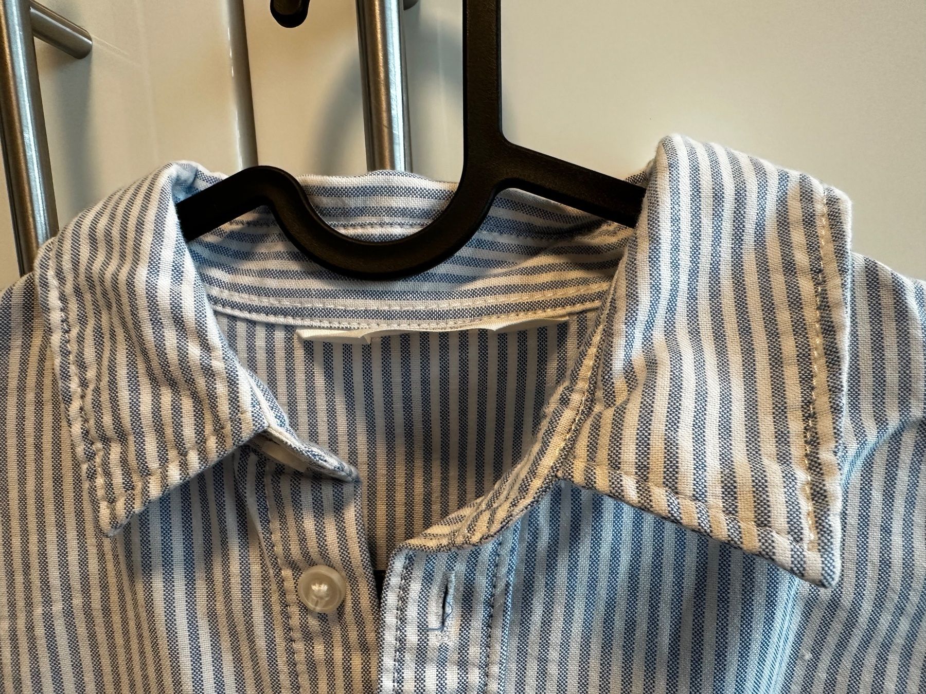 H&M Chemises, T-shirts & Polos: H&M Hemd weiss/blau Gr. 152 – D'occasion à Sissach par tapasu 2