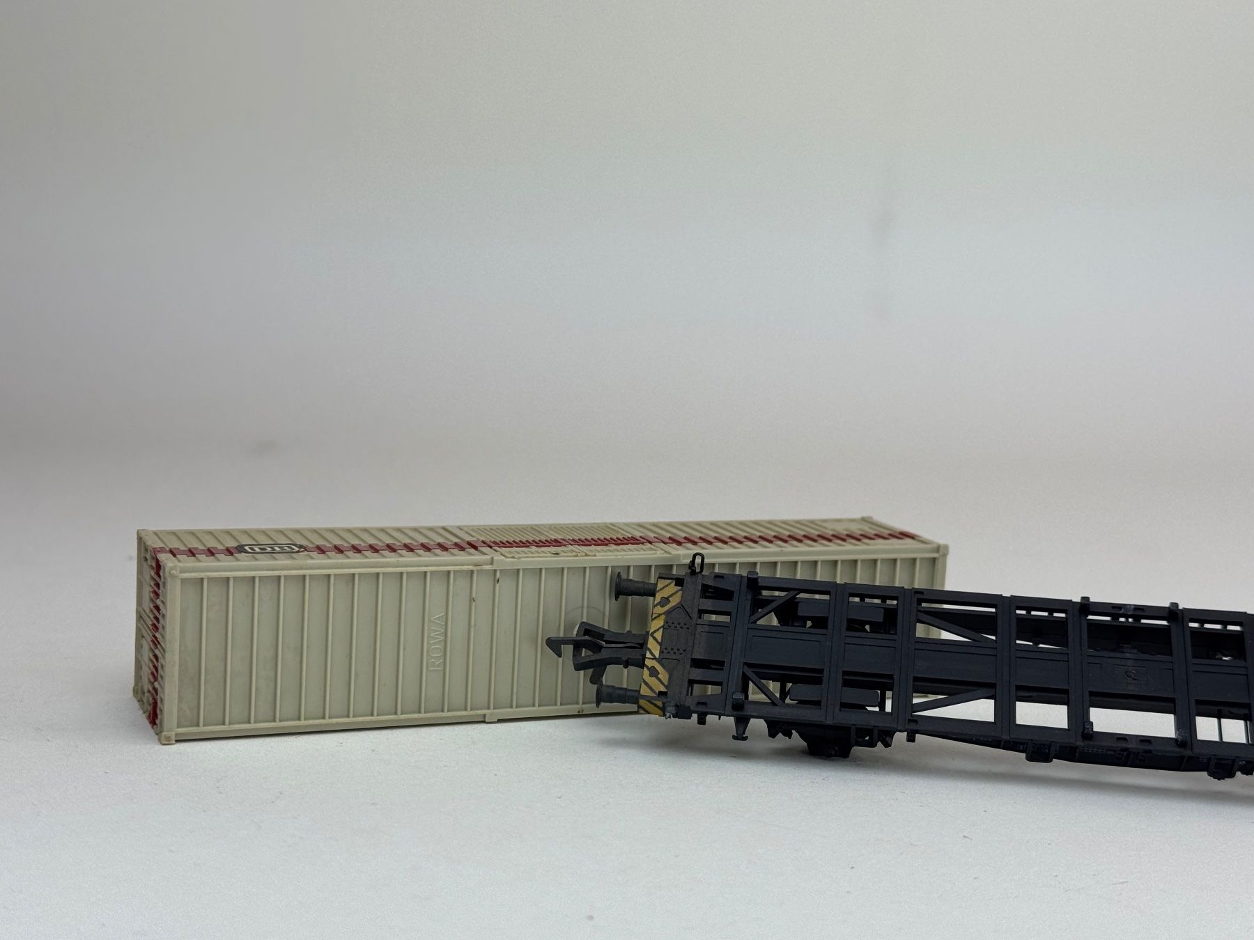 Fleischmann Modellini di ferrovie: HR- Fleischmann Containerwagen DB 40 Ft – Usato da Elm venduto da Wikmtz 2