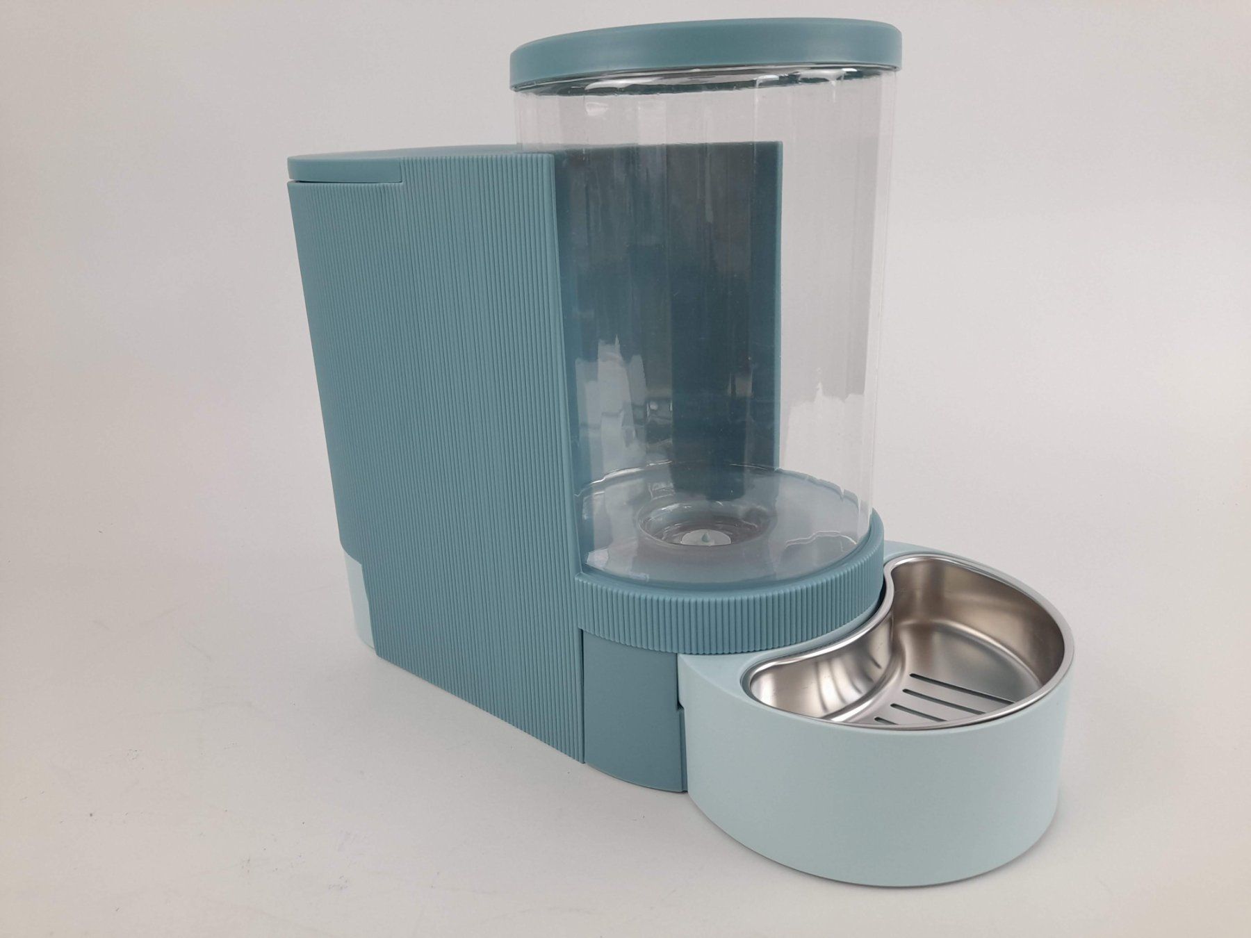 Mangimi: TIAKI Futter- und Wasserspender hellblau – Usato da Liebefeld venduto da Restwert_Liebefeld 2