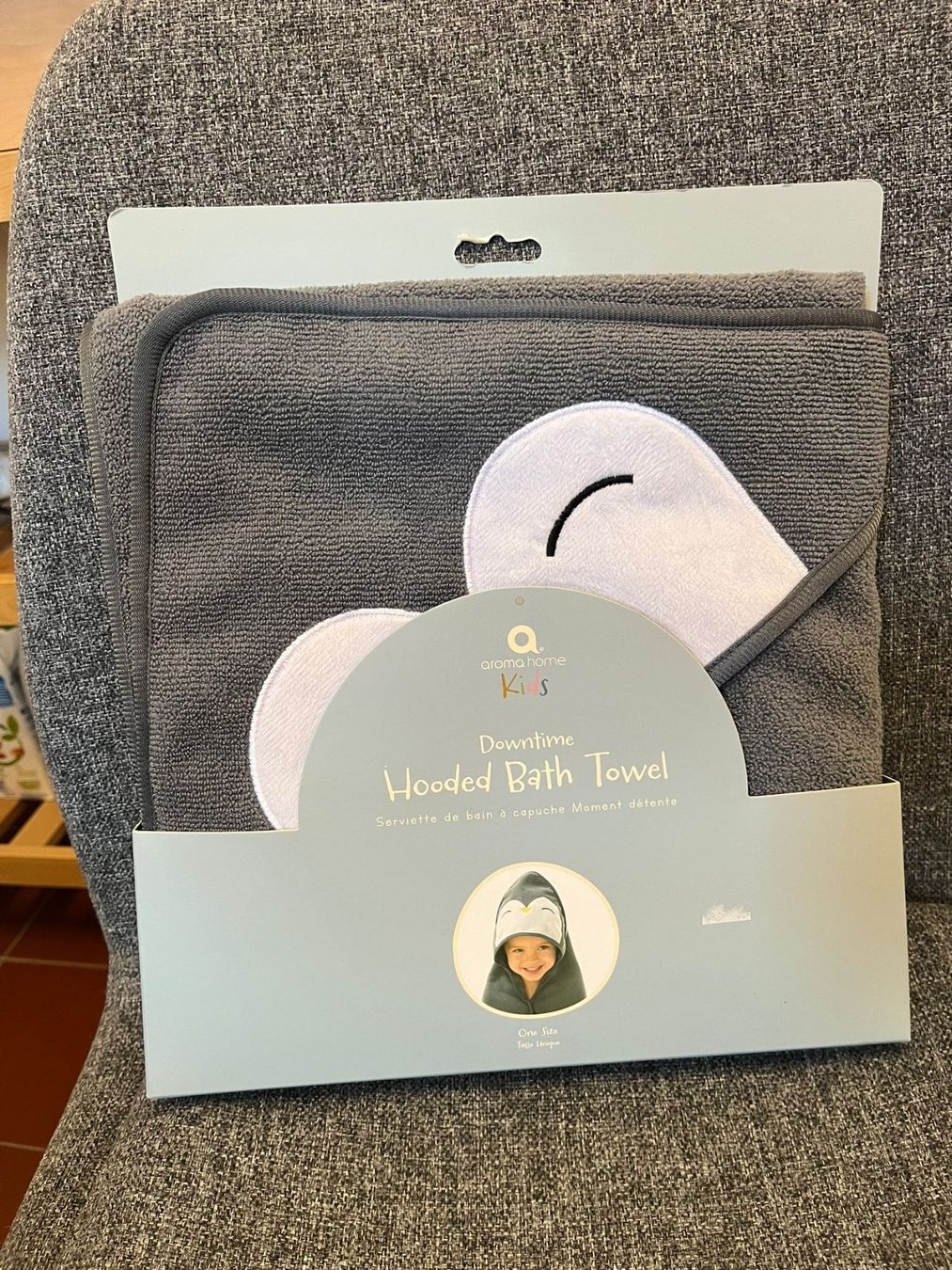 Tovaglioli: Serviette bébé à capuche. Neuve, cadeau jamais utilisé. – Usato da Genève venduto da pal_5rfw 1