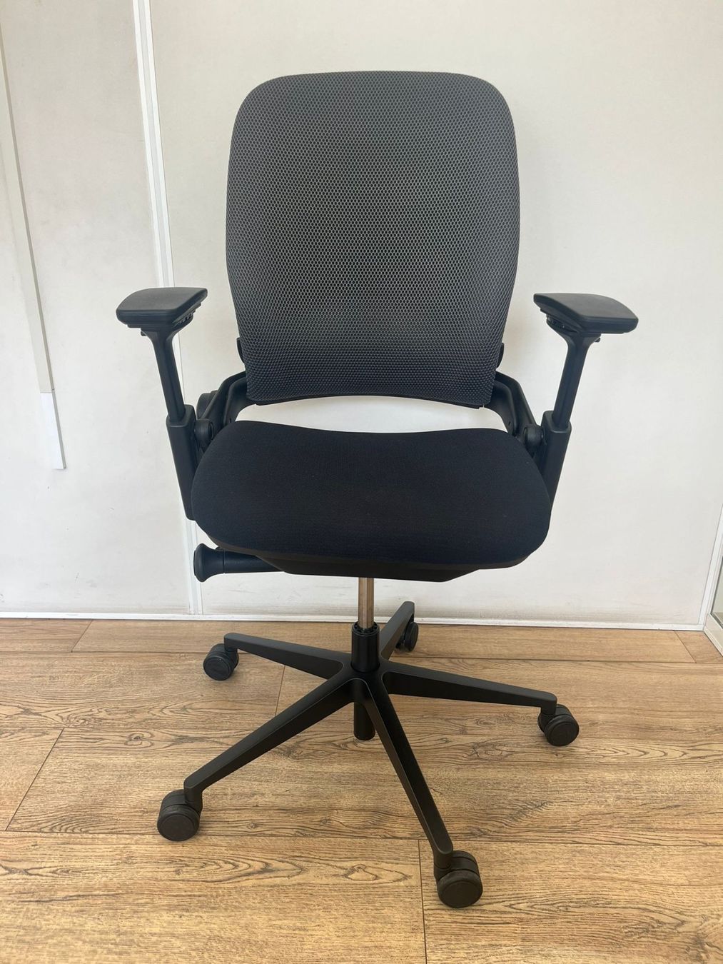 Steelcase Chaises: Steelcase Lamia – D'occasion à Purmerend par Offeco