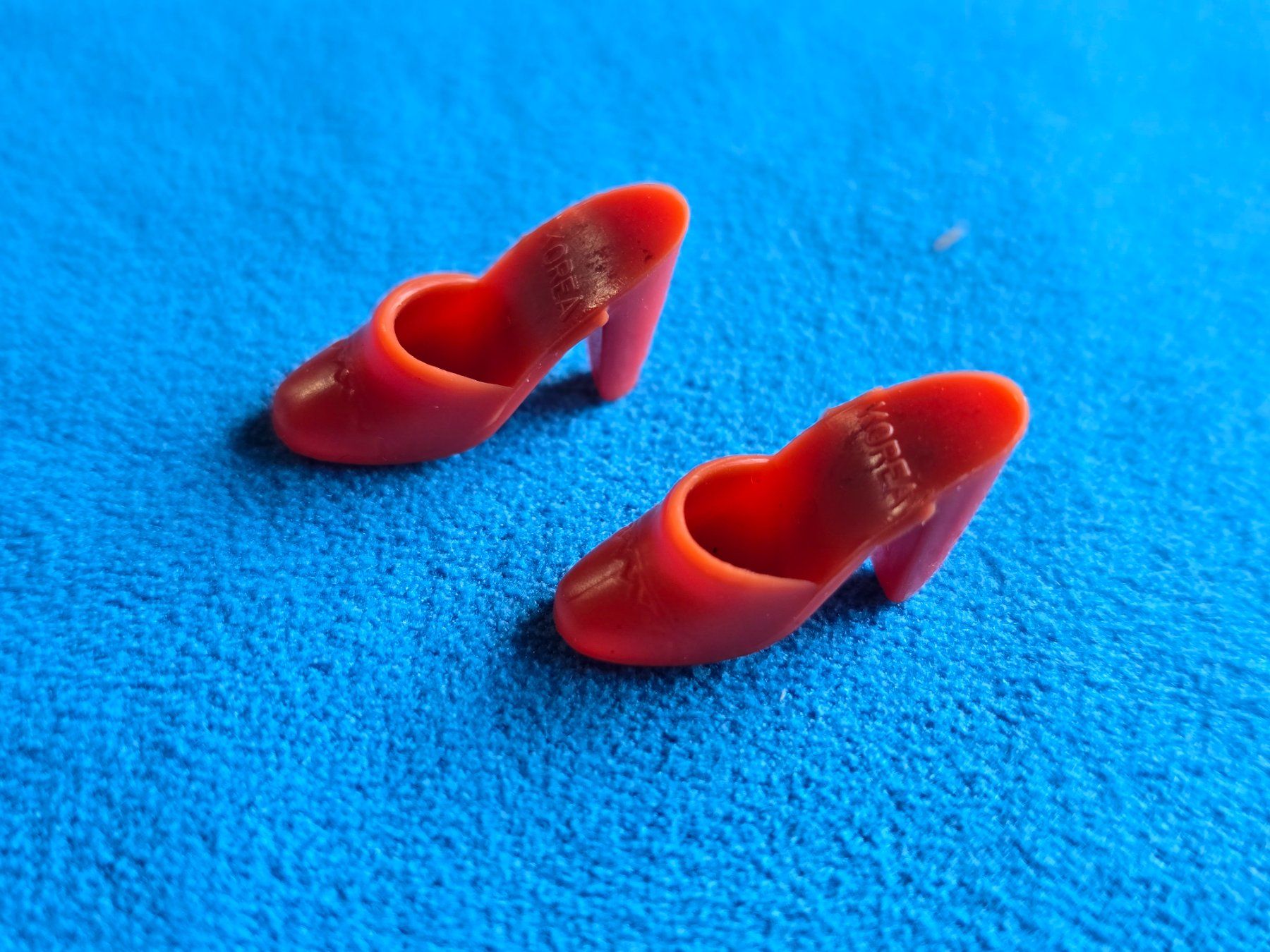 Bambole: Chaussures poupée Barbie rouge – Usato da versoix venduto da moonkey02