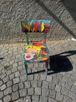 Holzstuhl mit Andy Warhol motiv (Einzelstück gem. m. Poster)