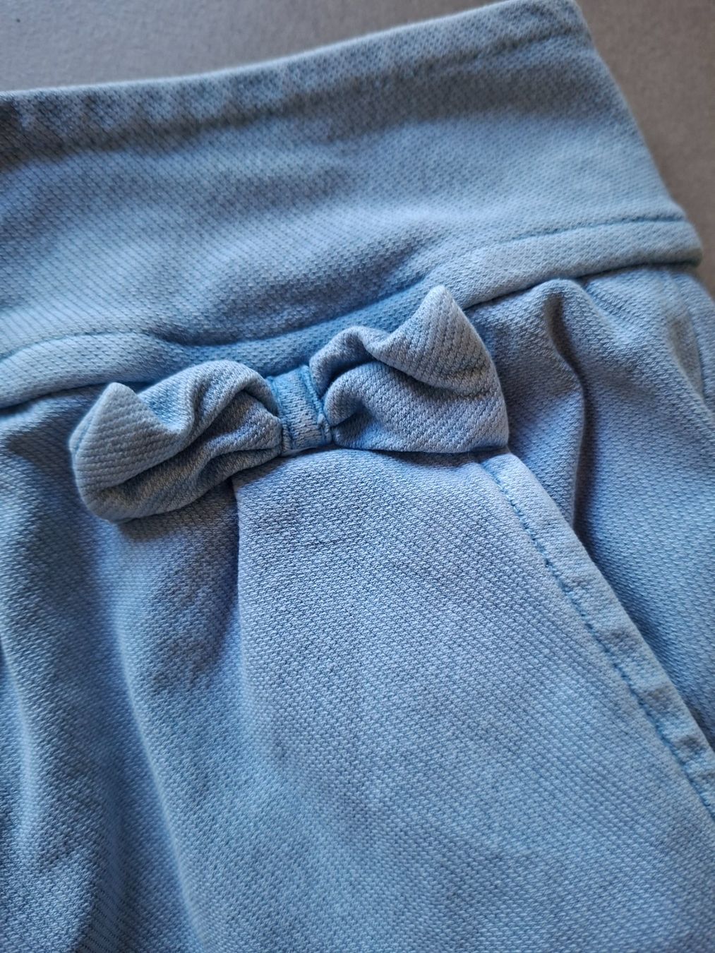 H&M Kleider & Röcke: Jeansrock hellblau mit Schleife Gr. 116 – Gebraucht aus Erlinsbach von pfunky 1