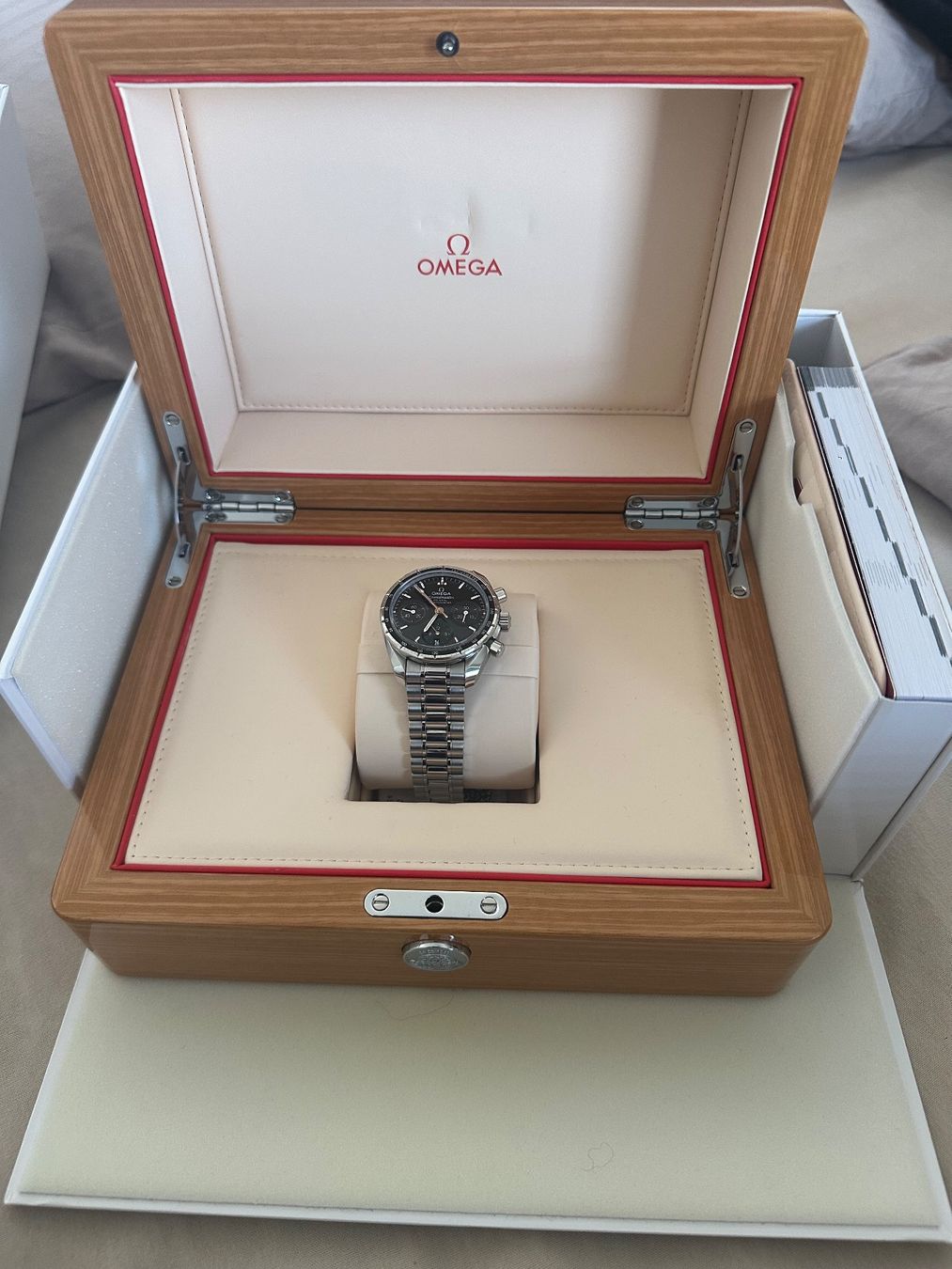 Omega Orologi: Omega Speedmaster 38mm 2021 Full Set – Usato da Widnau venduto da Coldxice
