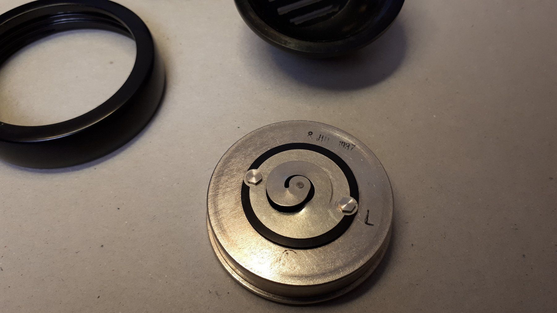Telefone: 2 Antike Telefonhörer Bakelit / Metall – Gebraucht aus Madiswil von 20gls 6