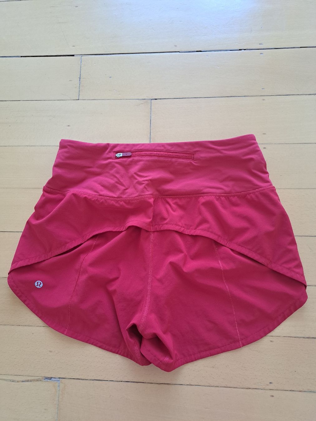 Lululemon Pantaloni: Lululemon Shorts  – Usato da Thalwil venduto da sternenstaub369 1