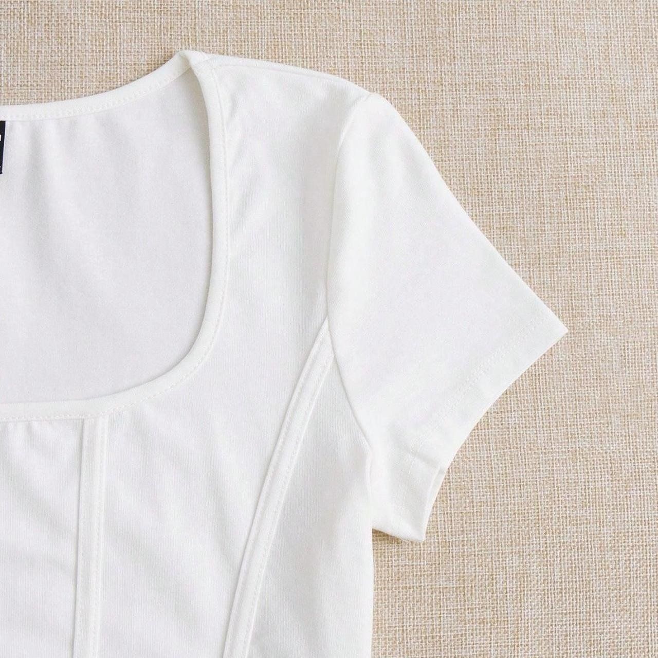 T-shirts: Women's White T-shirt – D'occasion à Zürich par onlyifashion 2