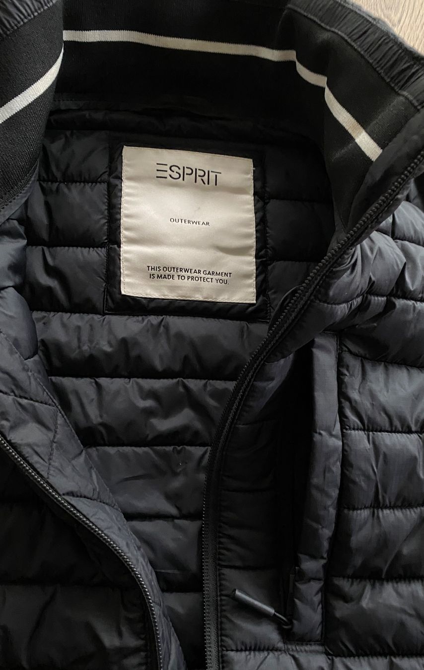 Esprit Gilet & Giacche senza maniche: schwarze , leichte  Weste  Grösse M – Usato da Bassersdorf venduto da Zysti 2