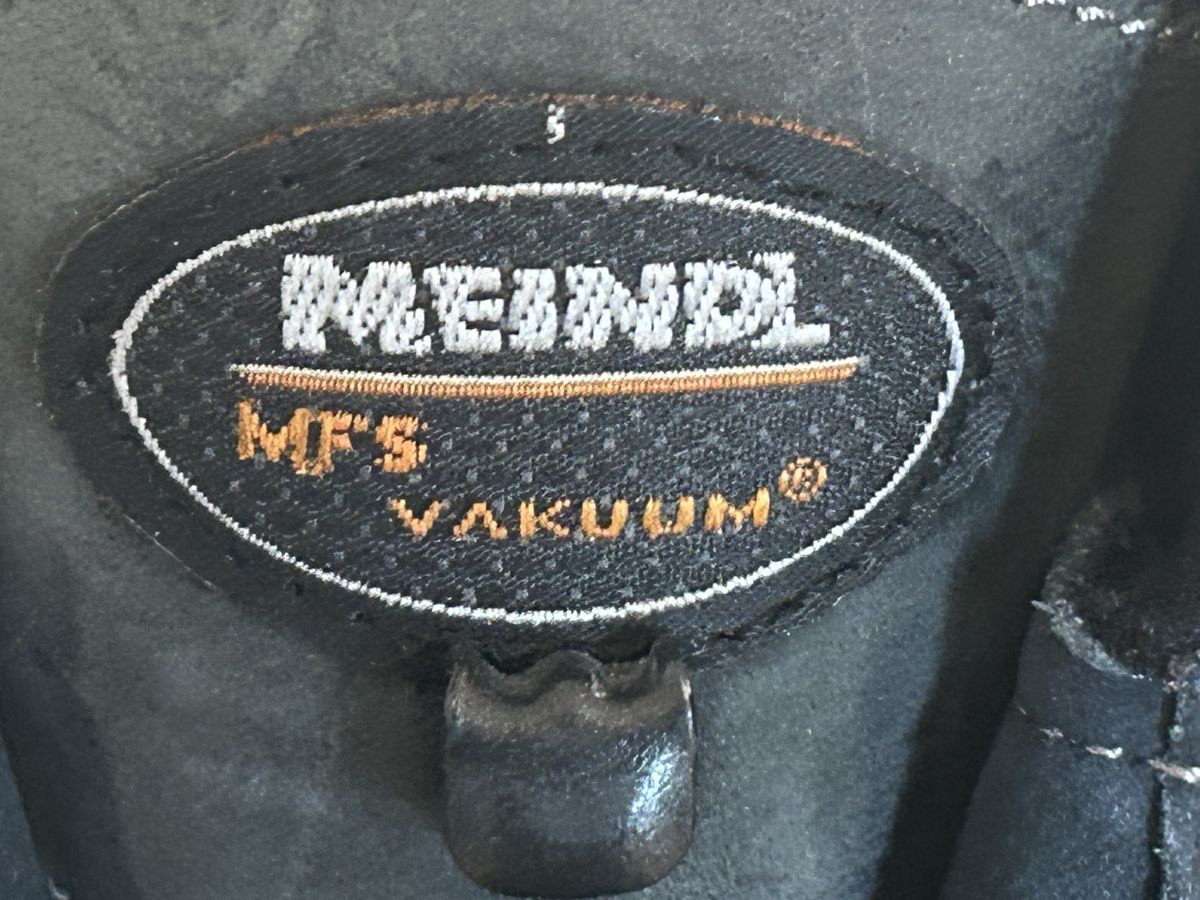 Meindl Scarpe da uomo: Meindl Wanderschuhe Goretex Gr. 39.5 Grau - Top Zustand – Nuovo (secondo la descrizione) da Wolhusen venduto da eve_m6cg 7