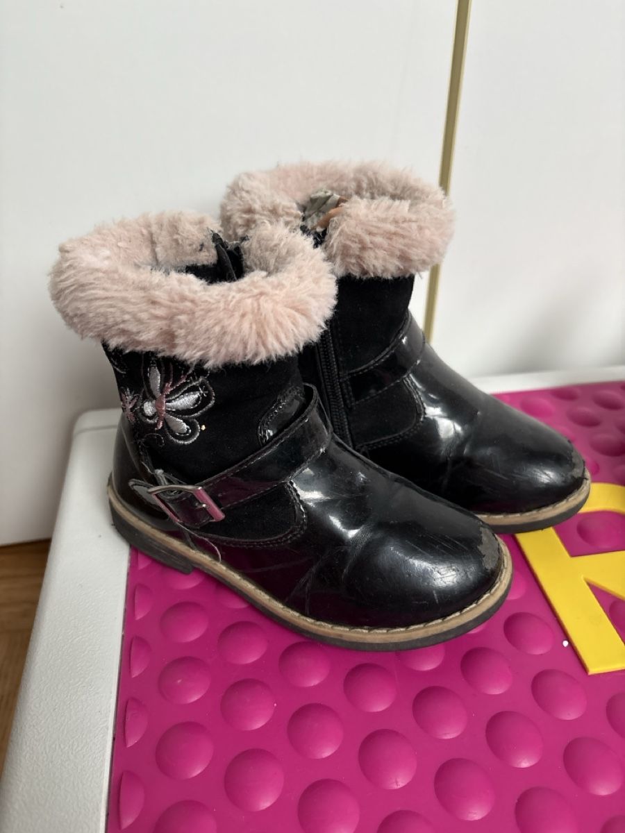Scarpe per ragazze: Warme Mädchen Winterstiefel, Gr. 26, Schwarz! – Usato da Oberdiessbach venduto da Wuetma 1