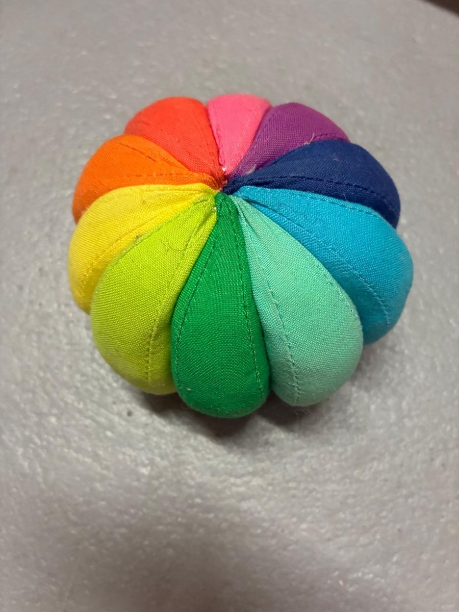 Spielzeuge: Lovevery Rainbow ball – Gebraucht aus Zürich von PK828