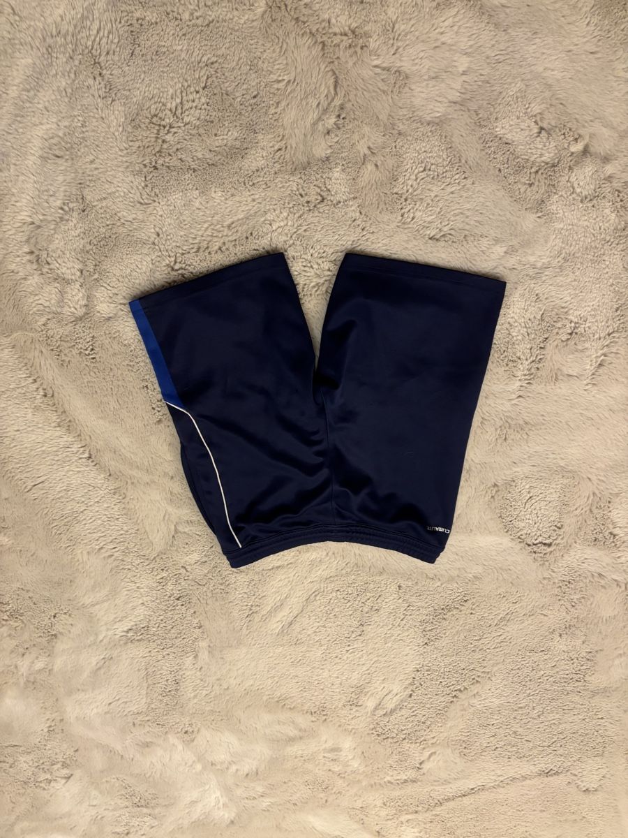 Adidas Pantaloni: Blaue Adidas sporthose – Usato da Lenk im Simmental venduto da niczbaeren 2