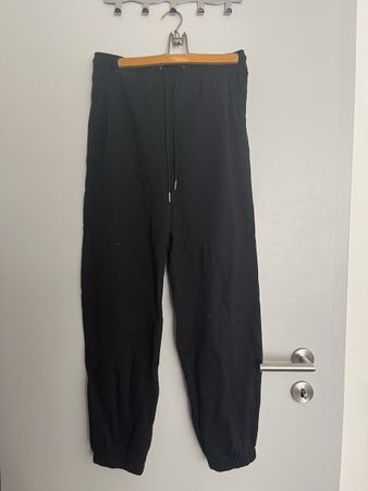Schwarze Jogginghose