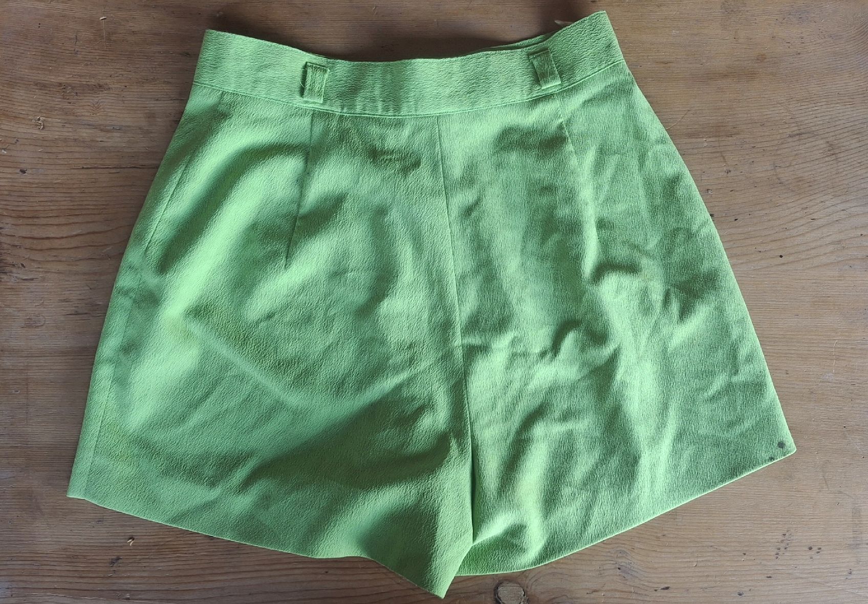 Pantaloni: Kurze Hose grün Grösse XS – Usato da Brienz BE venduto da mondchatz1 1