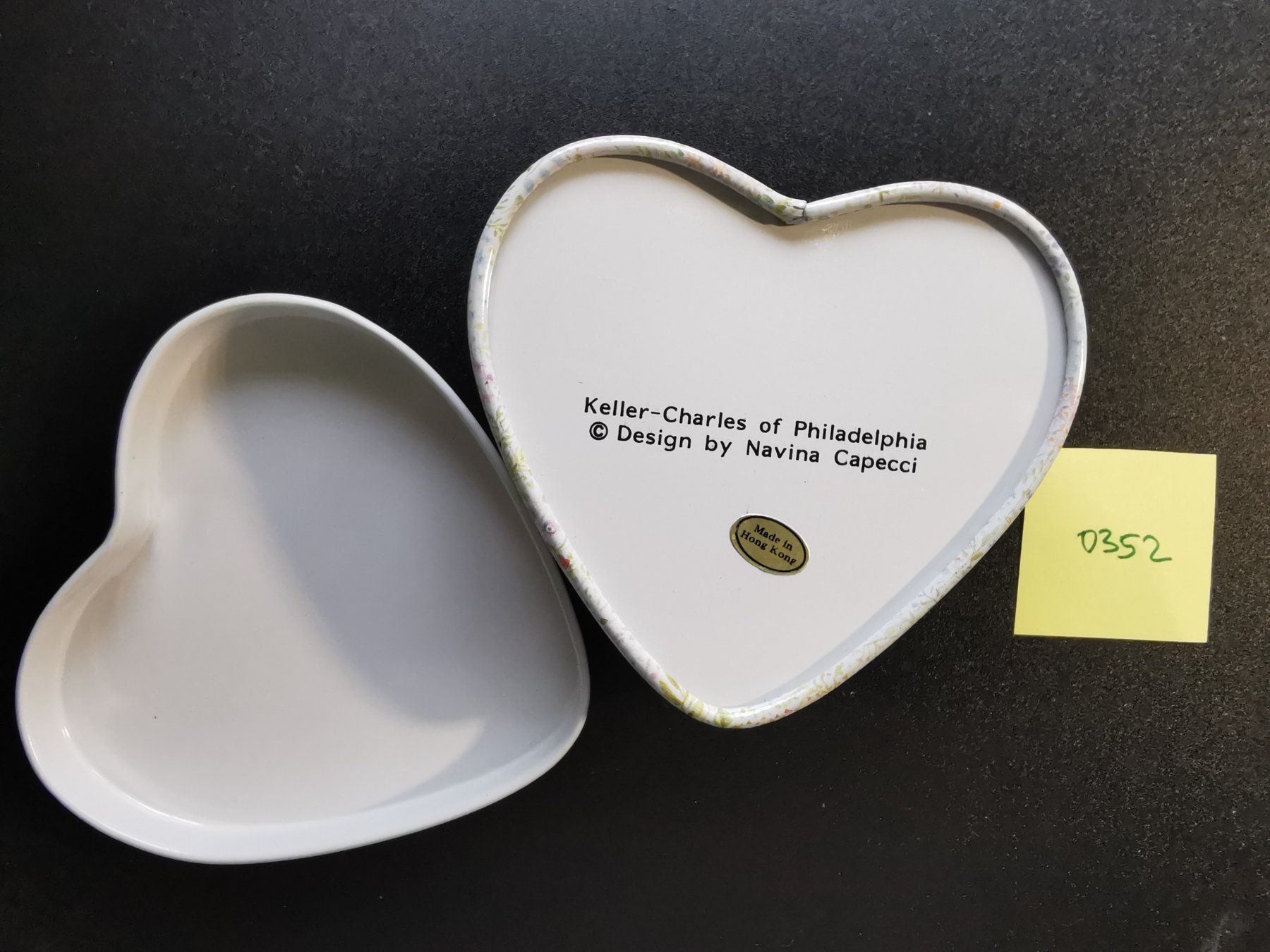 Dosen: Antike Puderdose in Herzform / Blechdose VINTAGE – Gebraucht aus Dübendorf von aschiduebendorf 1