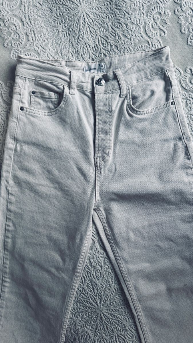 Stradivarius Jeans: Stradivarius Jeans Boot Cut – Nuovo (secondo la descrizione) da Hünenberg See venduto da Schulers 1