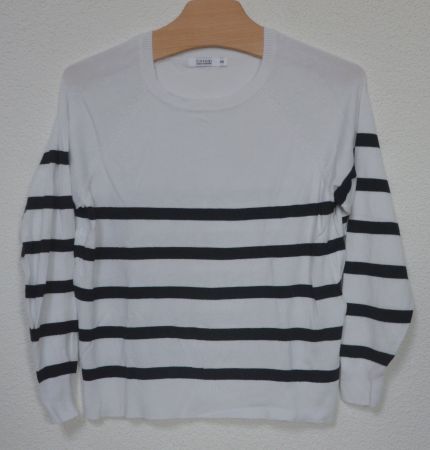 Leichter, weisser Damen Pullover mit schwarzen Streifen