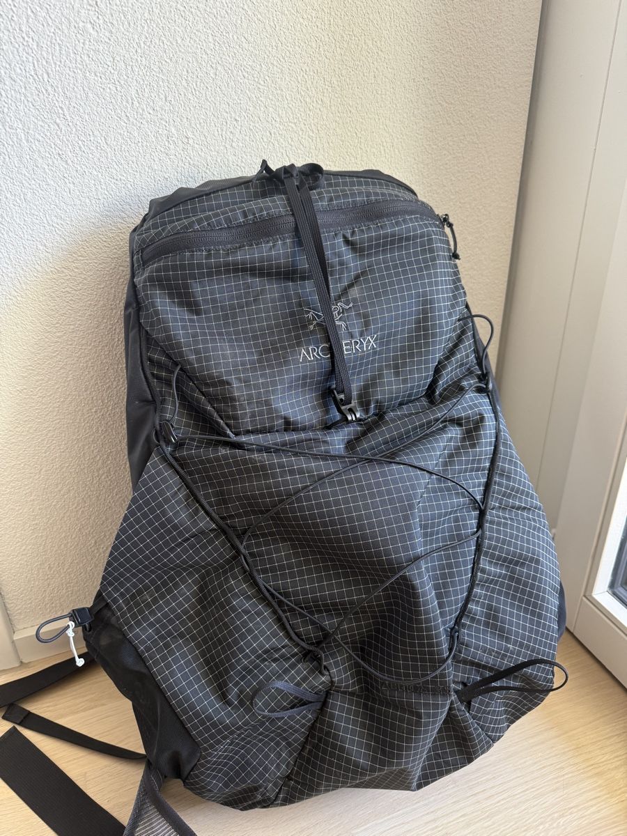 Arcteryx Zaini: Arcteryx Aerios 35L Backpack – Nuovo (secondo la descrizione) da St. Gallen venduto da kst_7685 4