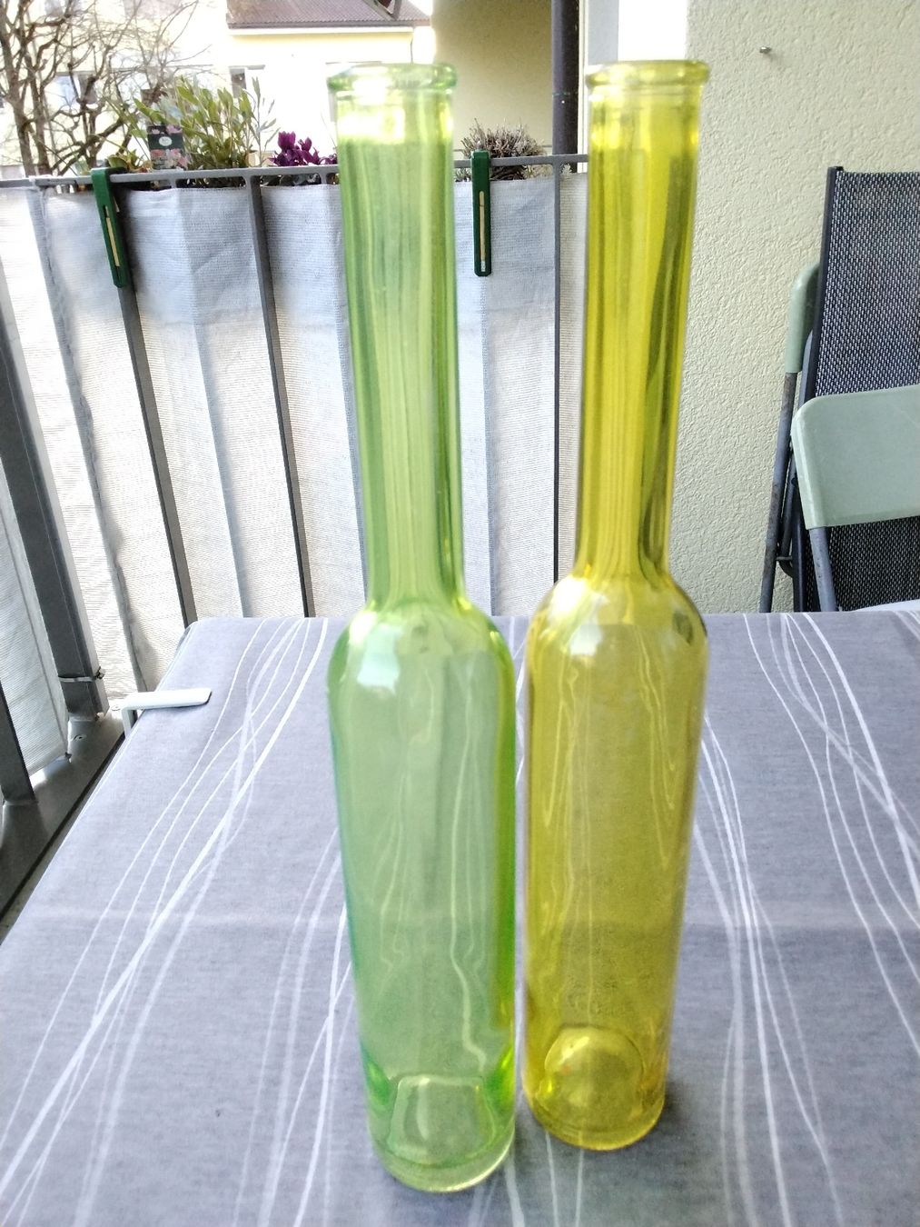 Altro in Stoviglie & Bicchieri: 2 GLASFLASCHEN GRÜN GELB – Usato da Biel/Bienne venduto da dasi3 2