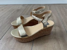 Keilsandaletten gold von Bata Gr. 37