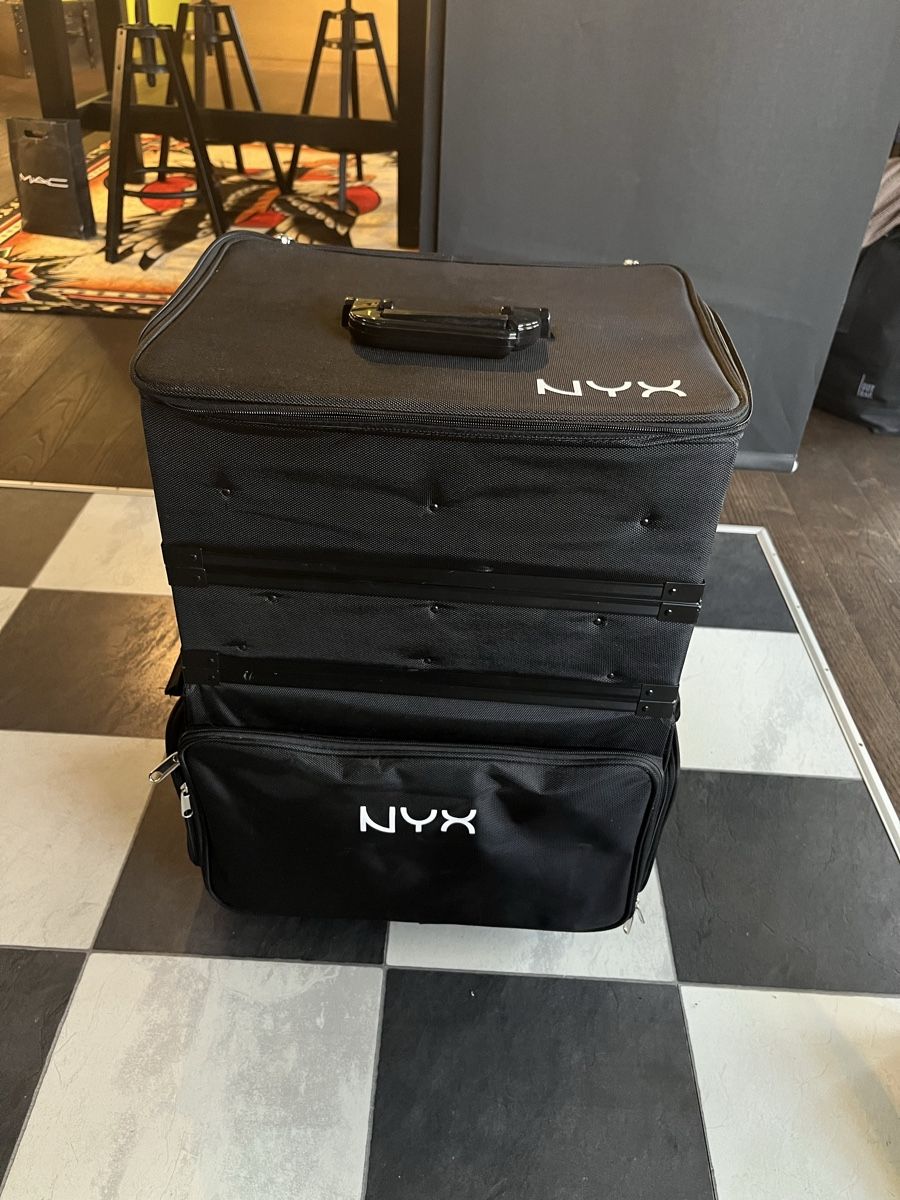 Valigie: NYX Schminkkoffer / Kosmetikkoffer – Usato da Einsiedeln venduto da sandramon