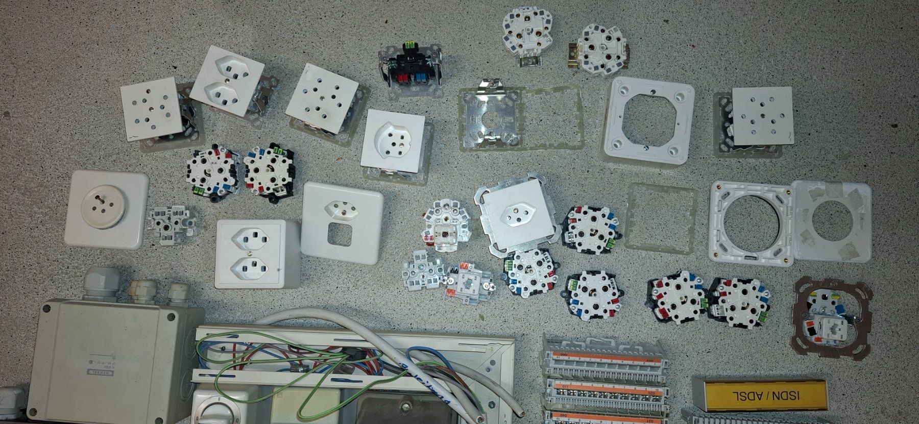Spine: Konvolut Elektromaterial – Usato da Zürich venduto da male80 6