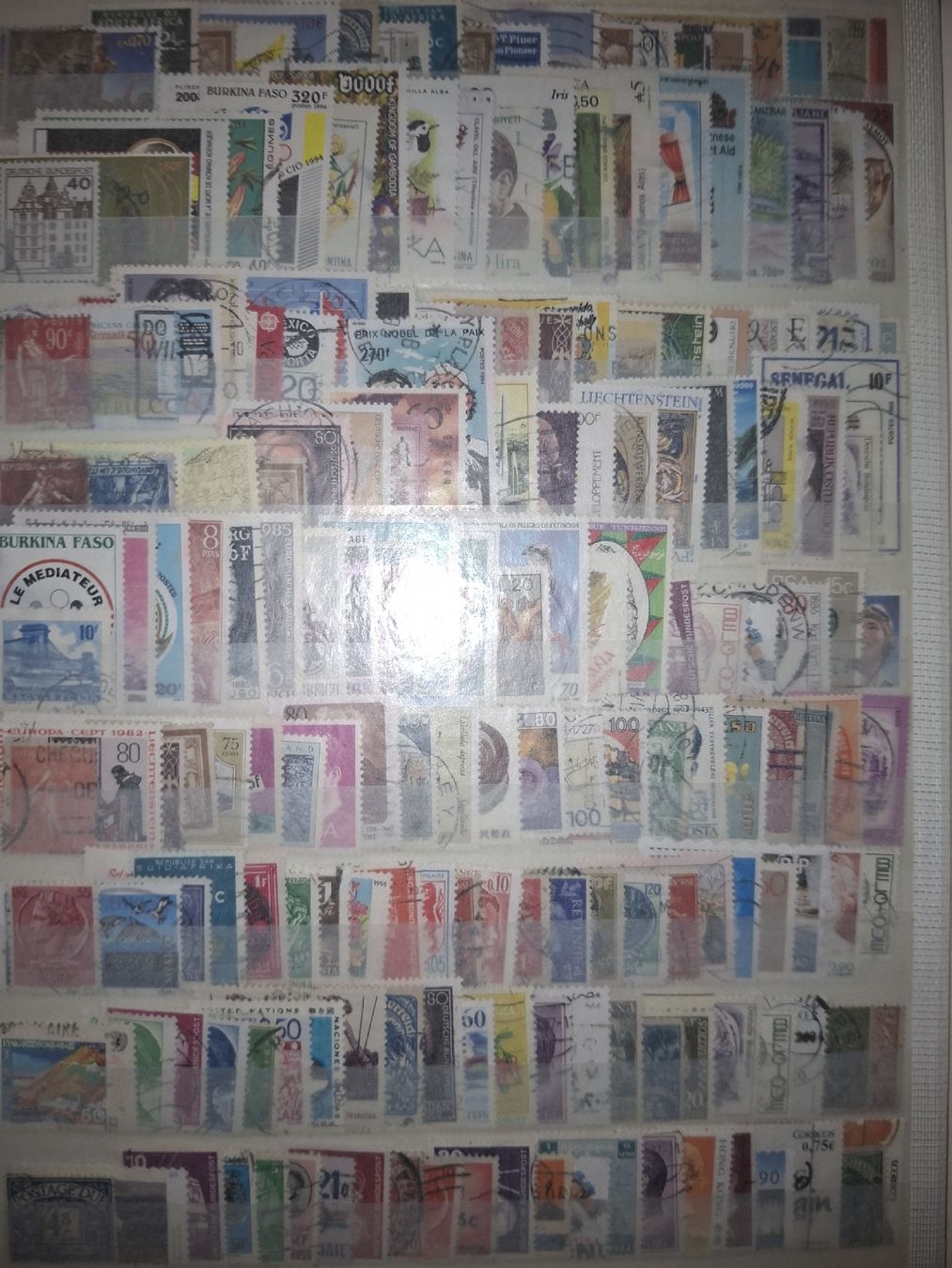 Alle Briefmarken: Briefmarkensammlung diverser länder kunterbunt eingeornet – Gebraucht aus Balgach von SIMEON27 2