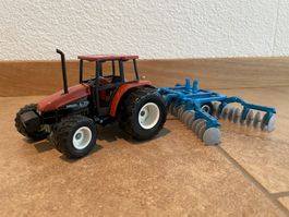 SIKU New Holland L75 mit Scheibenegge