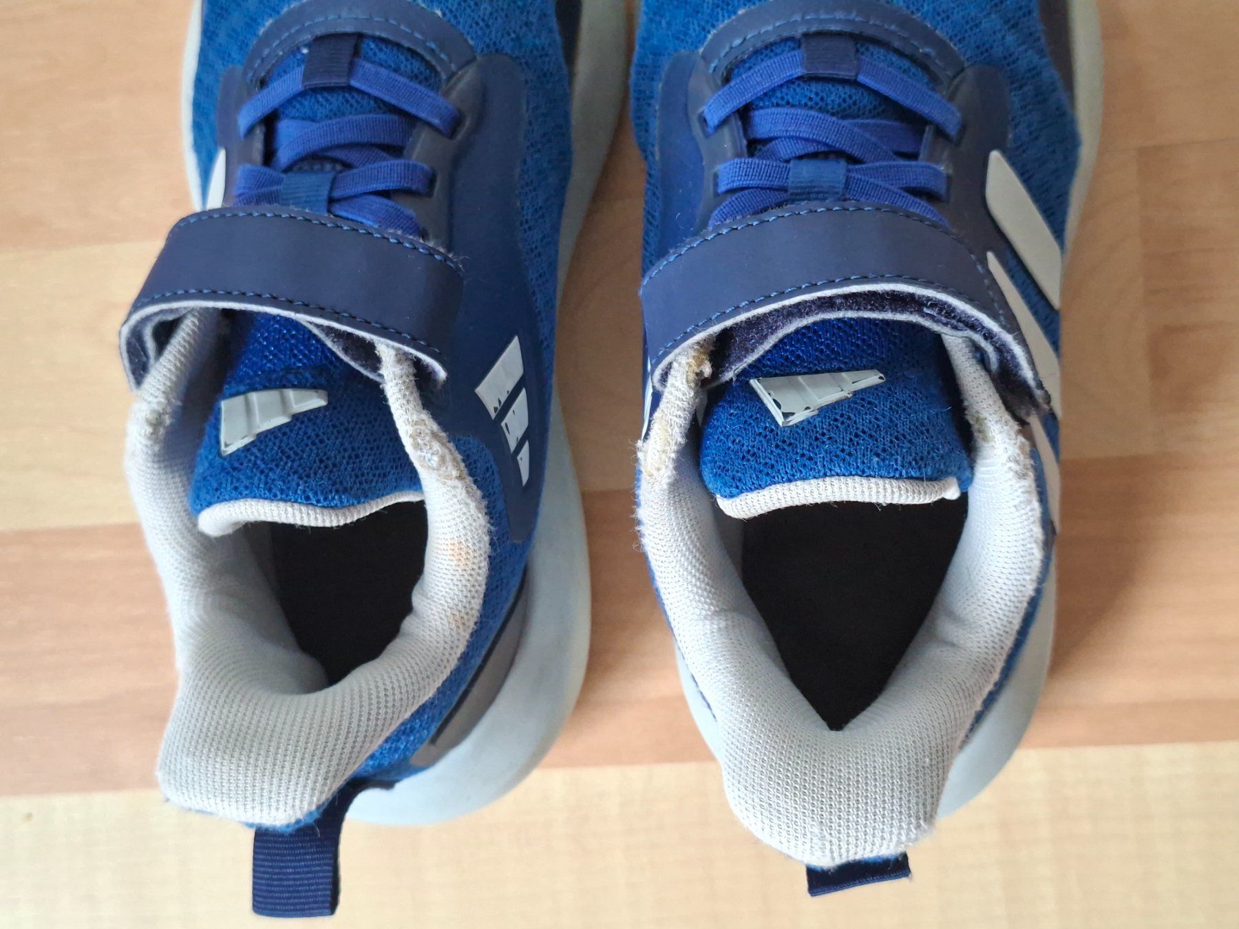Adidas Scarpe da uomo: Schuhe Gr. 33,5 – Usato da Niederlenz venduto da ion_gv7d 4
