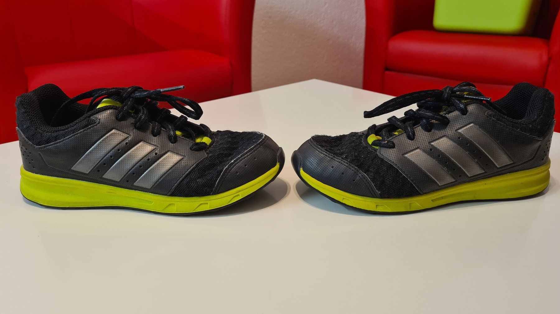 Adidas Scarpe per ragazzi: Adidas Schuhe Gr.33 – Usato da Obergösgen venduto da schesom