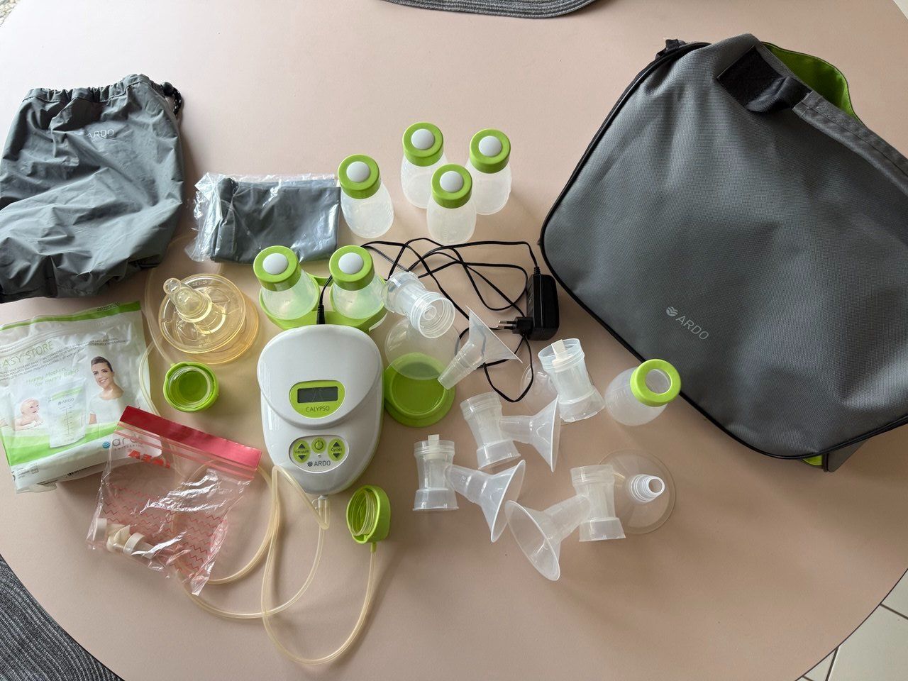 Ardo Accessori per l’allattamento: Ardo Calypso Breast Pump - large set + bag – Usato da Genève venduto da igo_8jgk 1