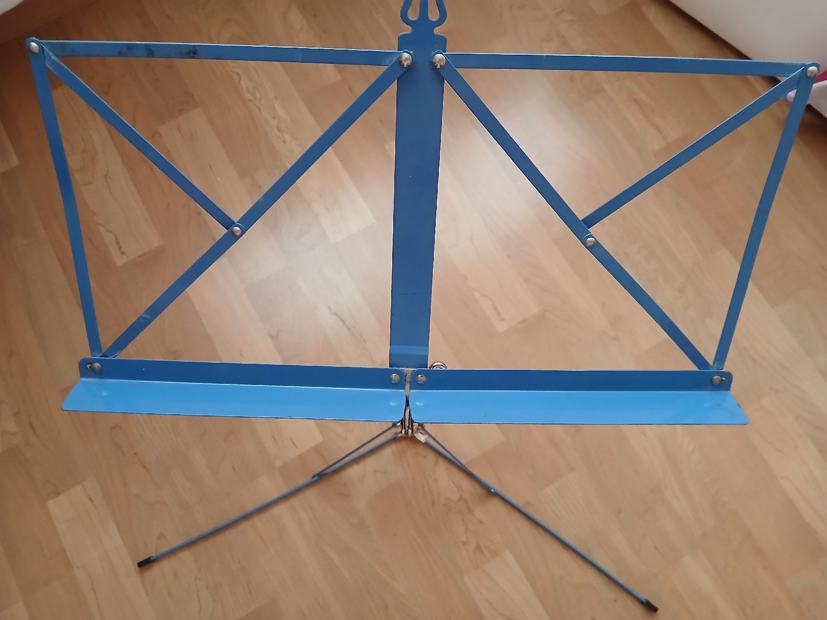 Supporti per strumenti musicali & leggii: Lutrain bleu pliable – Usato da Le Brassus venduto da bla_7wxg