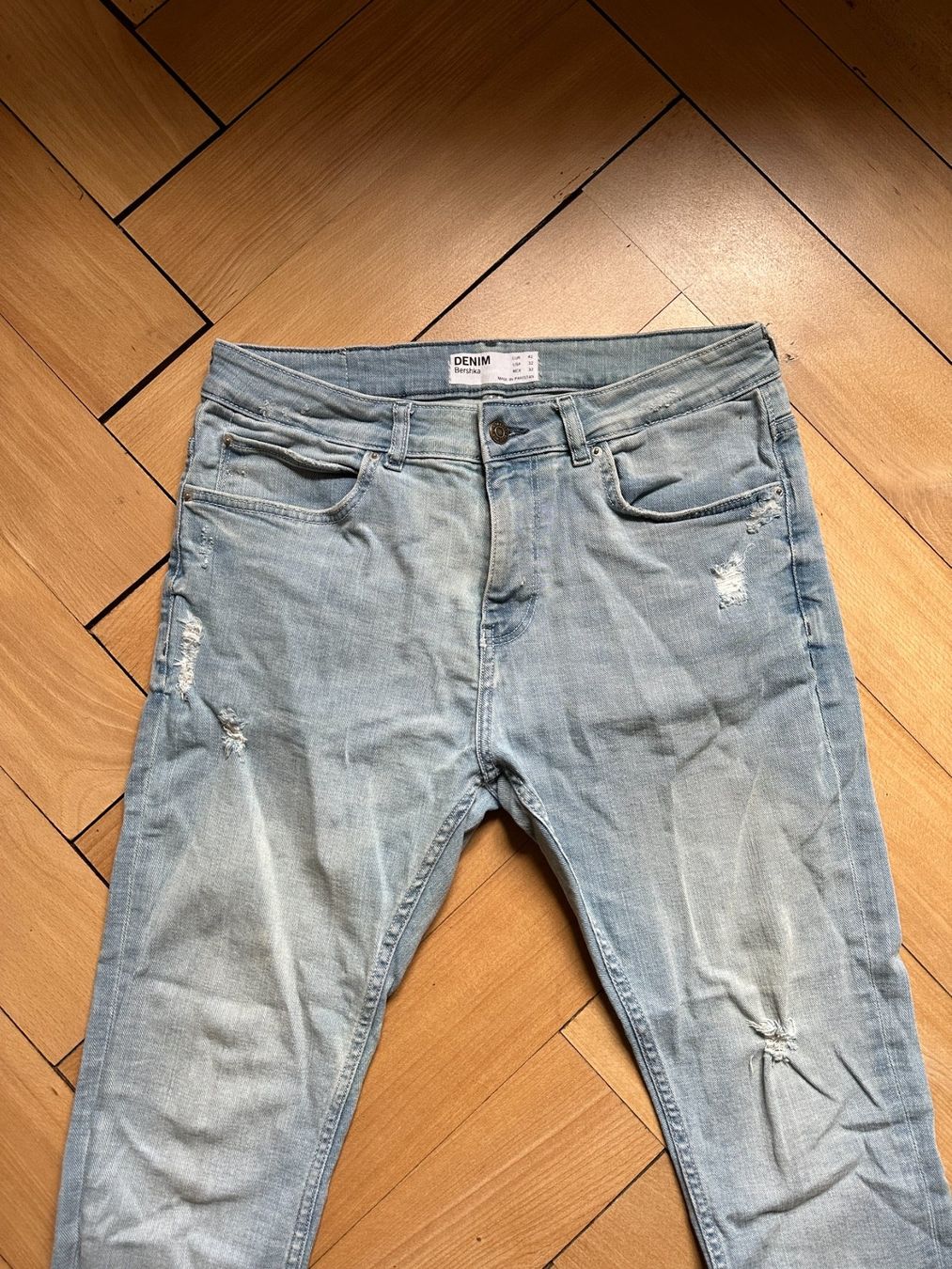 Bershka Jeans: BERSHKA - Jeans hellblau M – D'occasion à Zürich par Diazaio 1