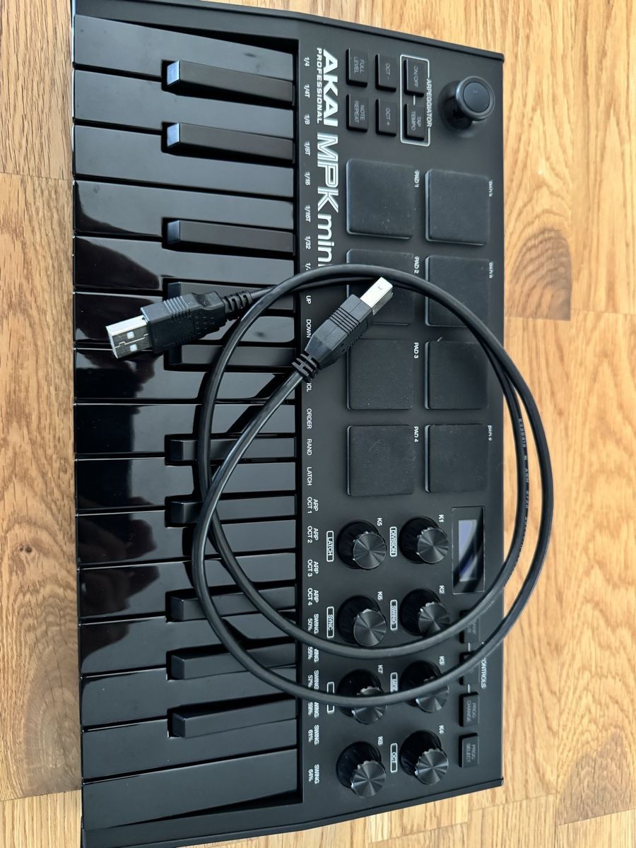 Akai Console di mixaggio: Akai MPK Mini MK3 black – Usato da Fislisbach venduto da Chicane 1