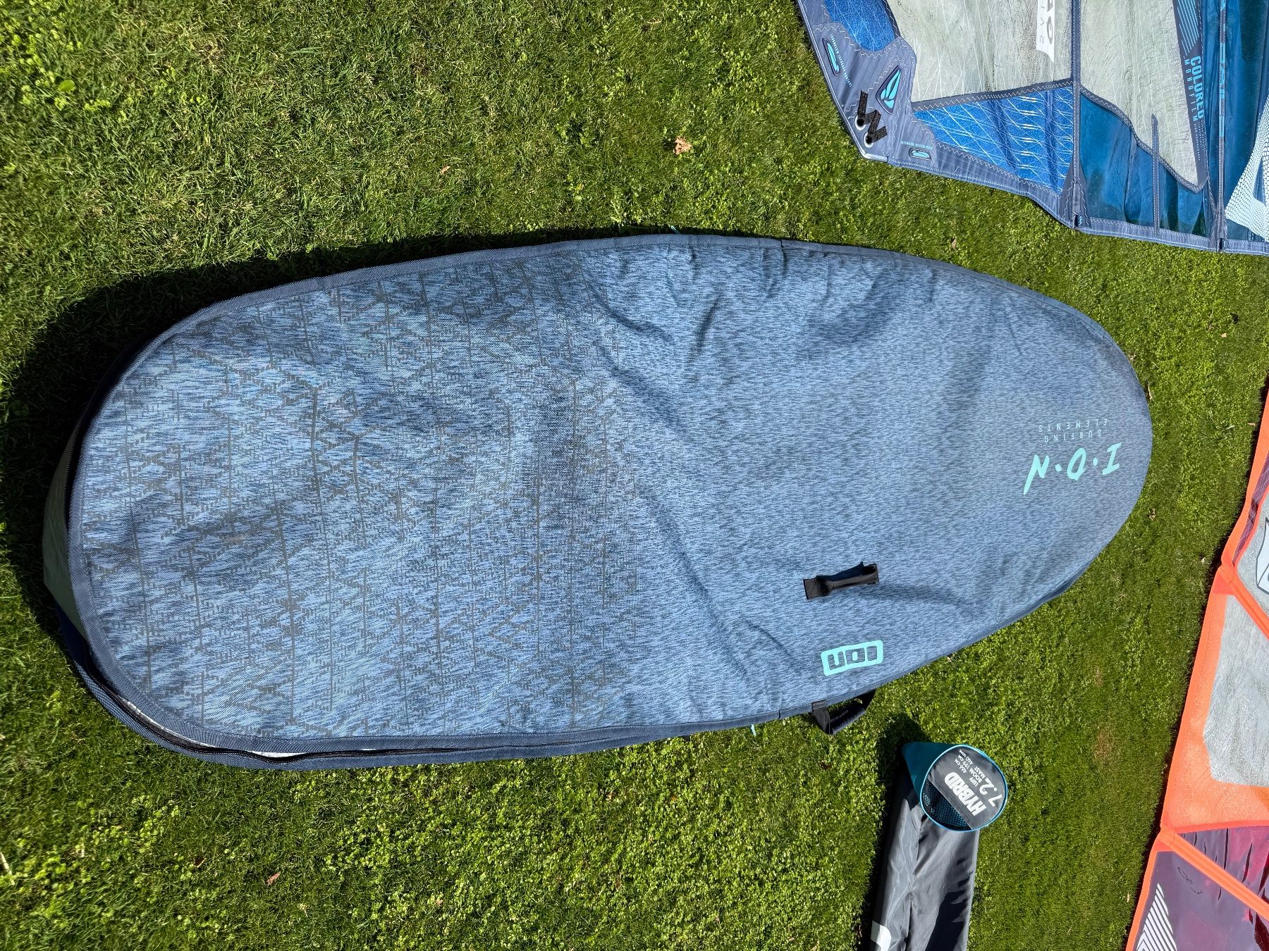 Tavole da surf e di nuoto: Komplettes Surfset Tabou 125 Rocket mit 3 Segel u. Gabelbaum – Usato da Greifensee venduto da RaumZH 9