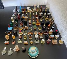 Vintage Mini Parfüm Sammlung mit 140 Miniaturen