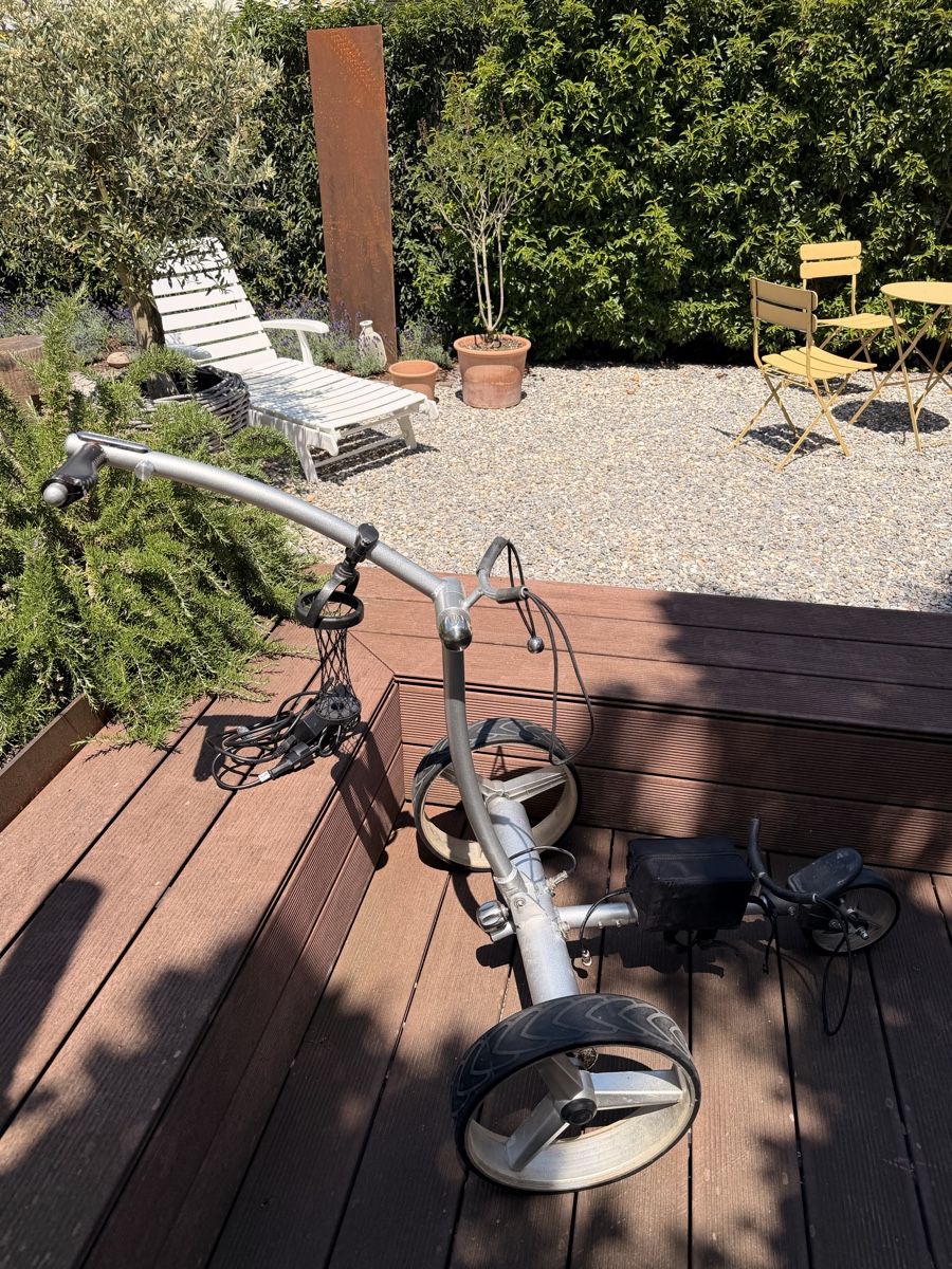Trisa Trolleys: Elektrischer Golf-Trolley – Gebraucht aus Stäfa von DiLussi