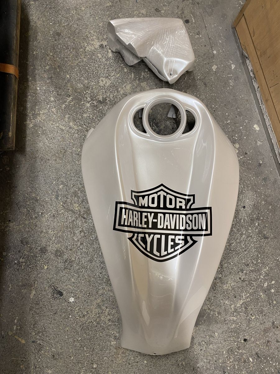 Harley-Davidson Tutti i ricambio per moto: Airbox Harley Davidson VROD – Usato da Kaltbrunn venduto da la77
