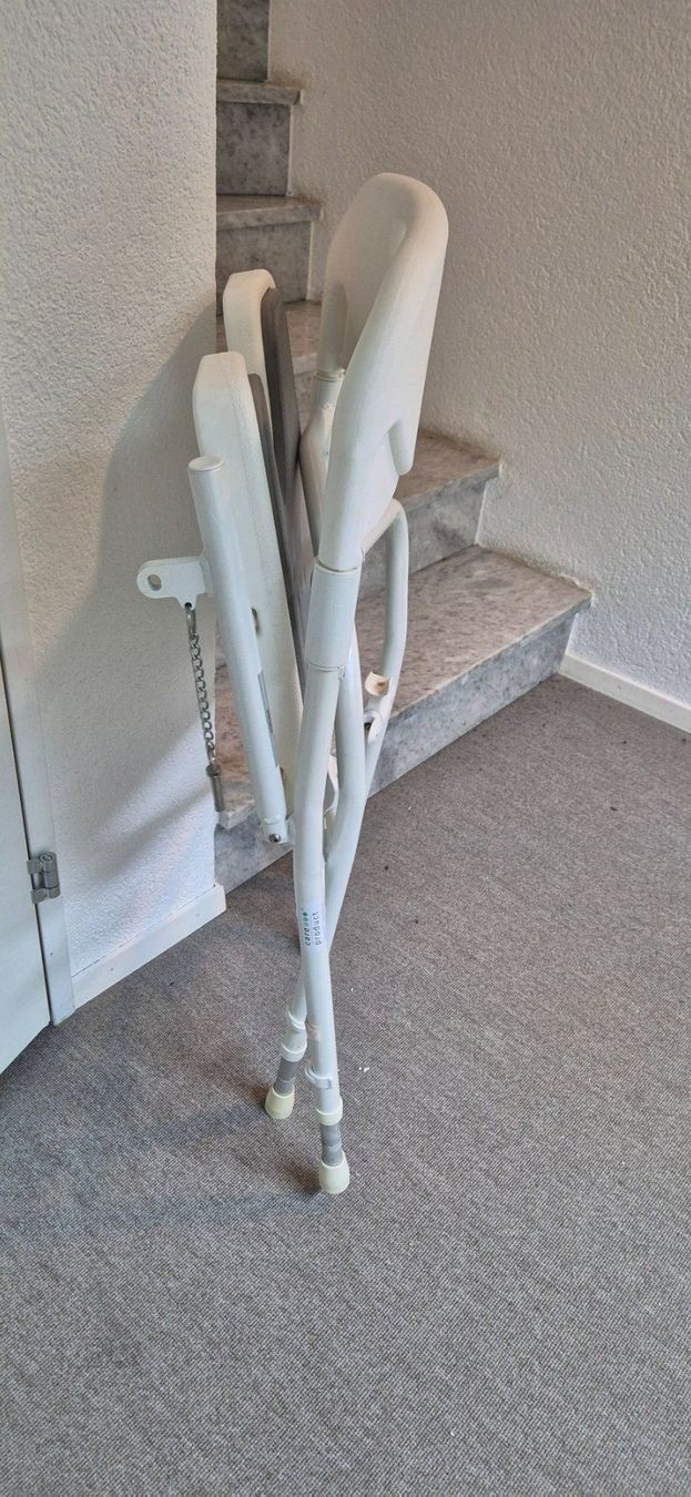 Duschen: Duschstuhl Duschklappstuhl – Gebraucht aus Huttwil von Hpb7 2